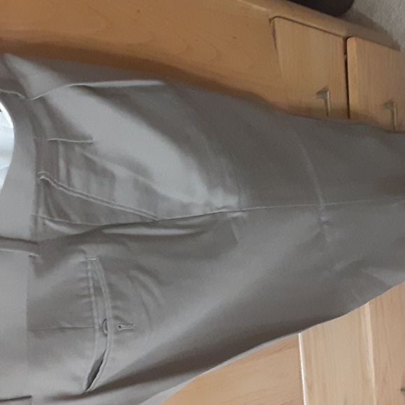 A pair of dress slacks 100 percent wool made by emanuel size 34 - Picture 2 of 5